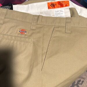 NWT Men’s Dickie Pants Khaki Color Size 48UU